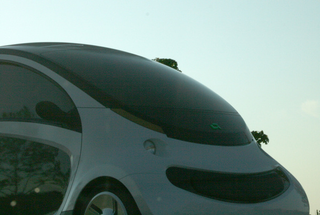 Illustration for article titled Peapod Electric Car Makes Us Smile Even While It May Eat People